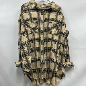 Oli and Hali Women’s Cream and Black Plaid Oversized Distressed Shacket medium